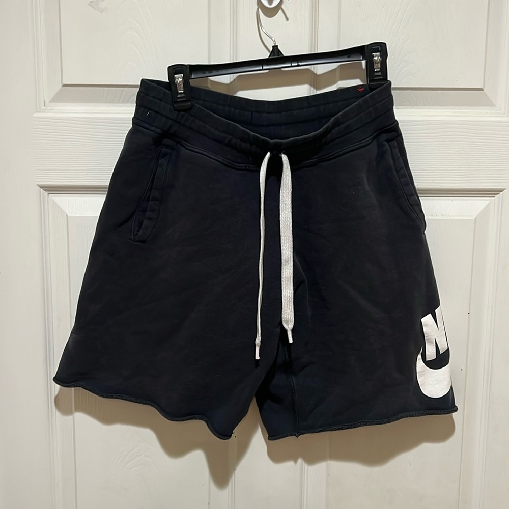 Men’s size large Nike shorts, black slight fading